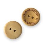 KNAPP STICKAD MED KÄRLEK Ljus trä 20 mm